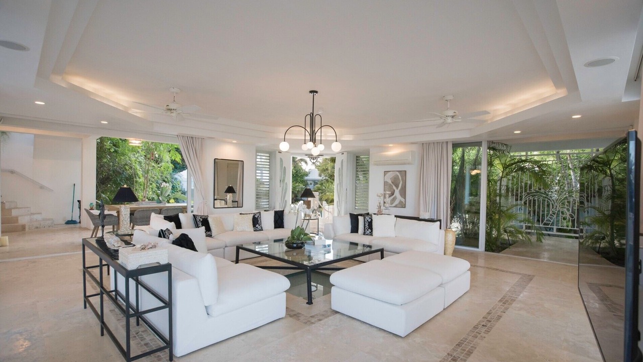 Photo of Livingroom in Long Bay Hills