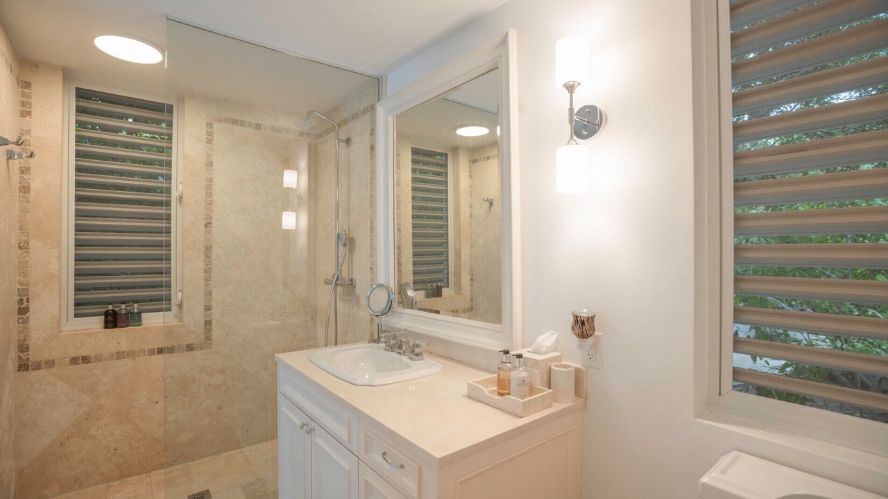 Photo of Bathroom in Long Bay Hills
