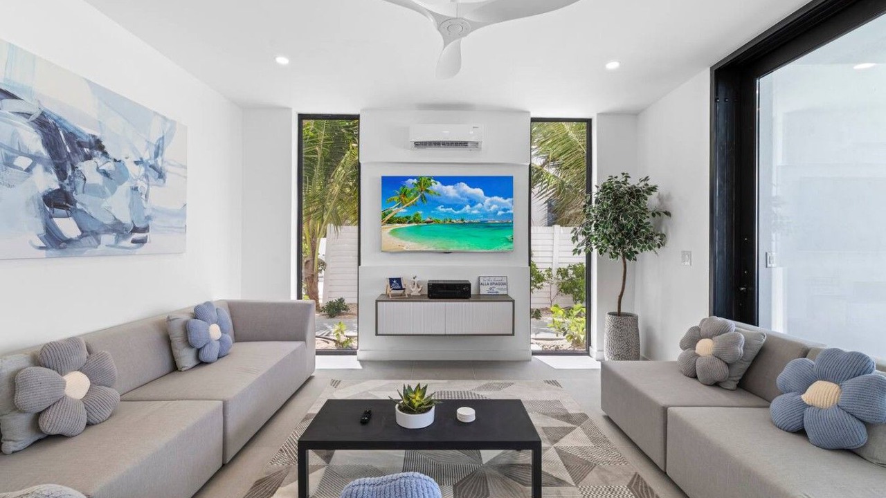 Photo of Livingroom in Blue Hills