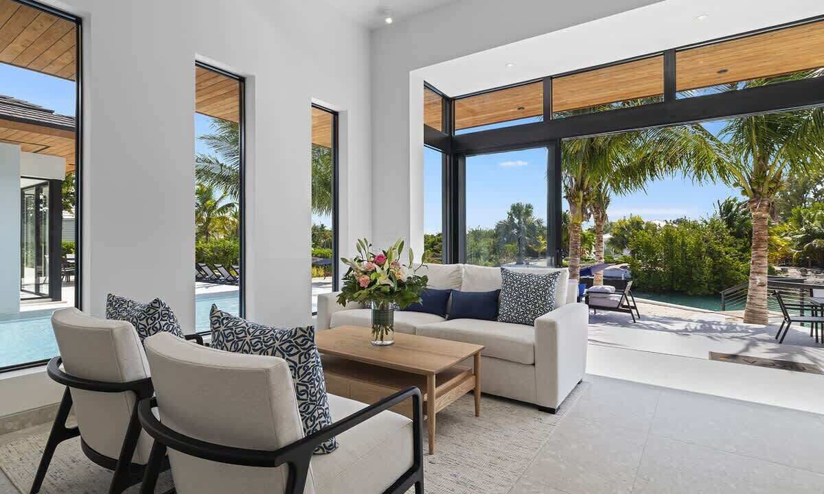 Photo of Livingroom in Leeward Settlement
