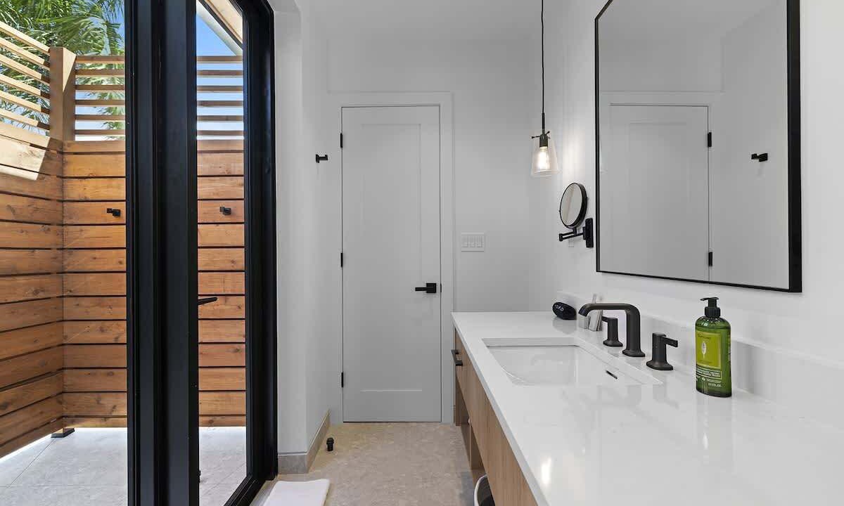 Photo of Bathroom in Leeward Settlement