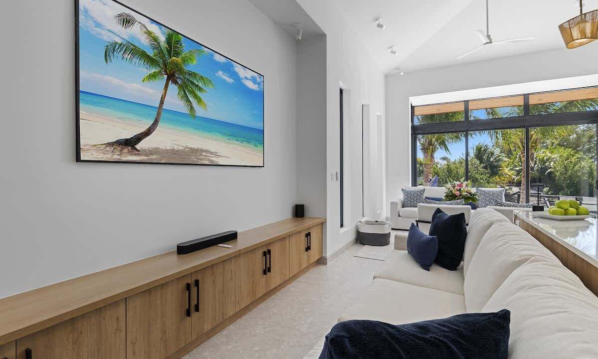 Photo of Livingroom in Leeward Settlement