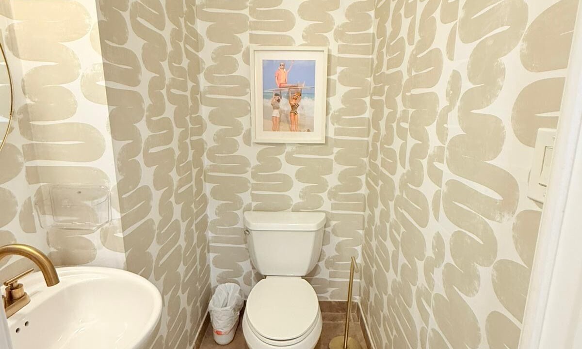 Photo of Bathroom in Leeward Settlement