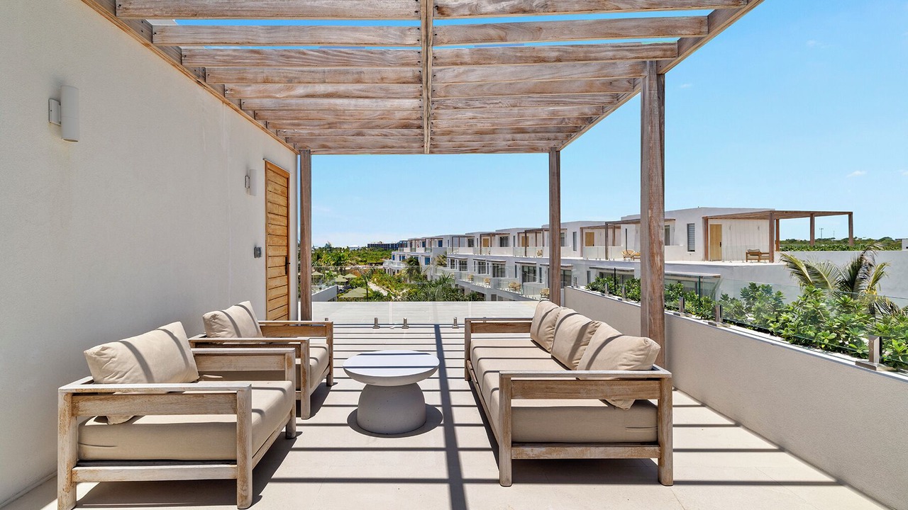 Photo of Patio Balcony in Grace Bay