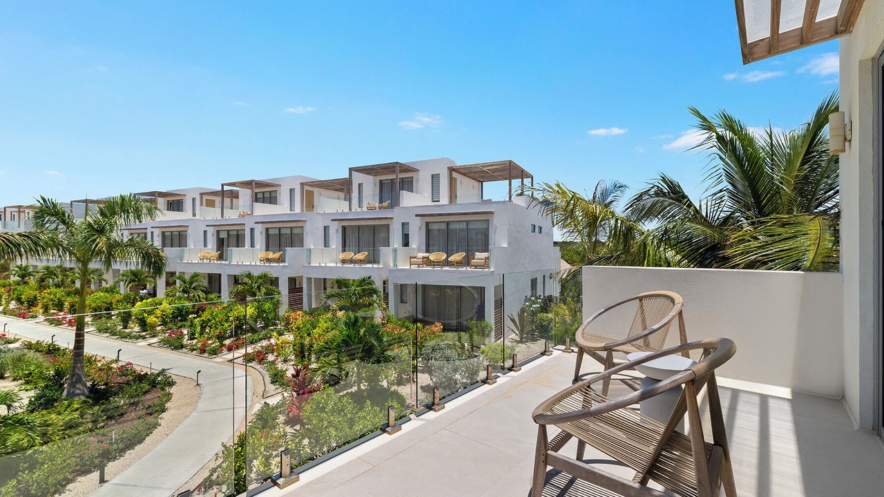Photo of Patio Balcony in Grace Bay