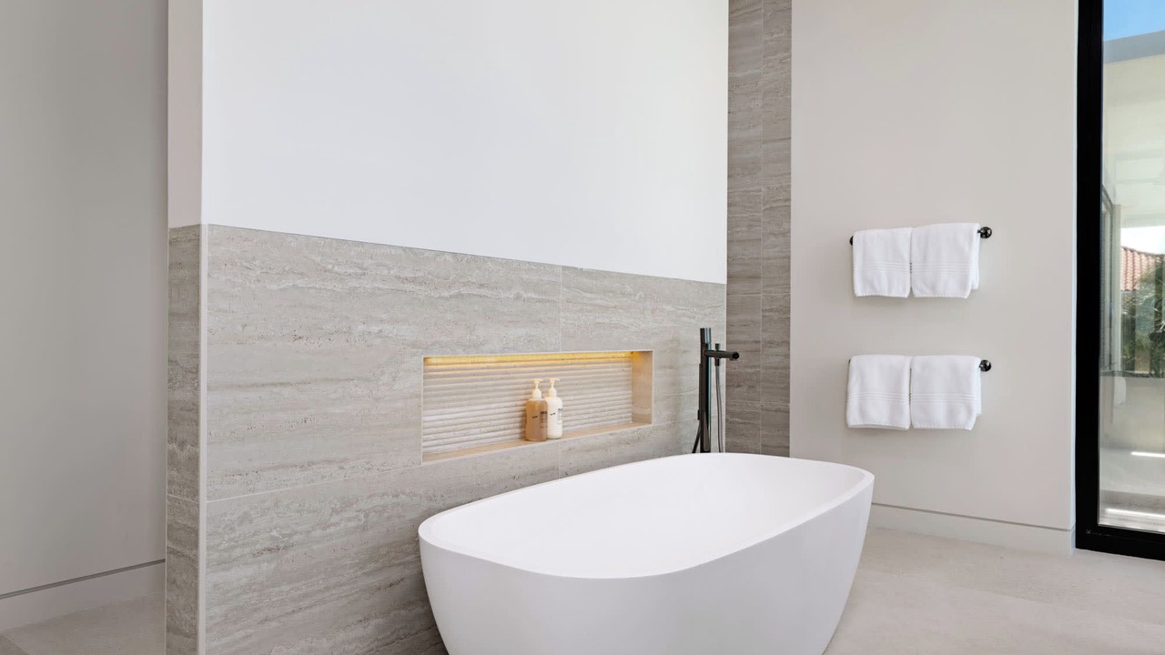 Photo of Bathroom in Long Bay Hills