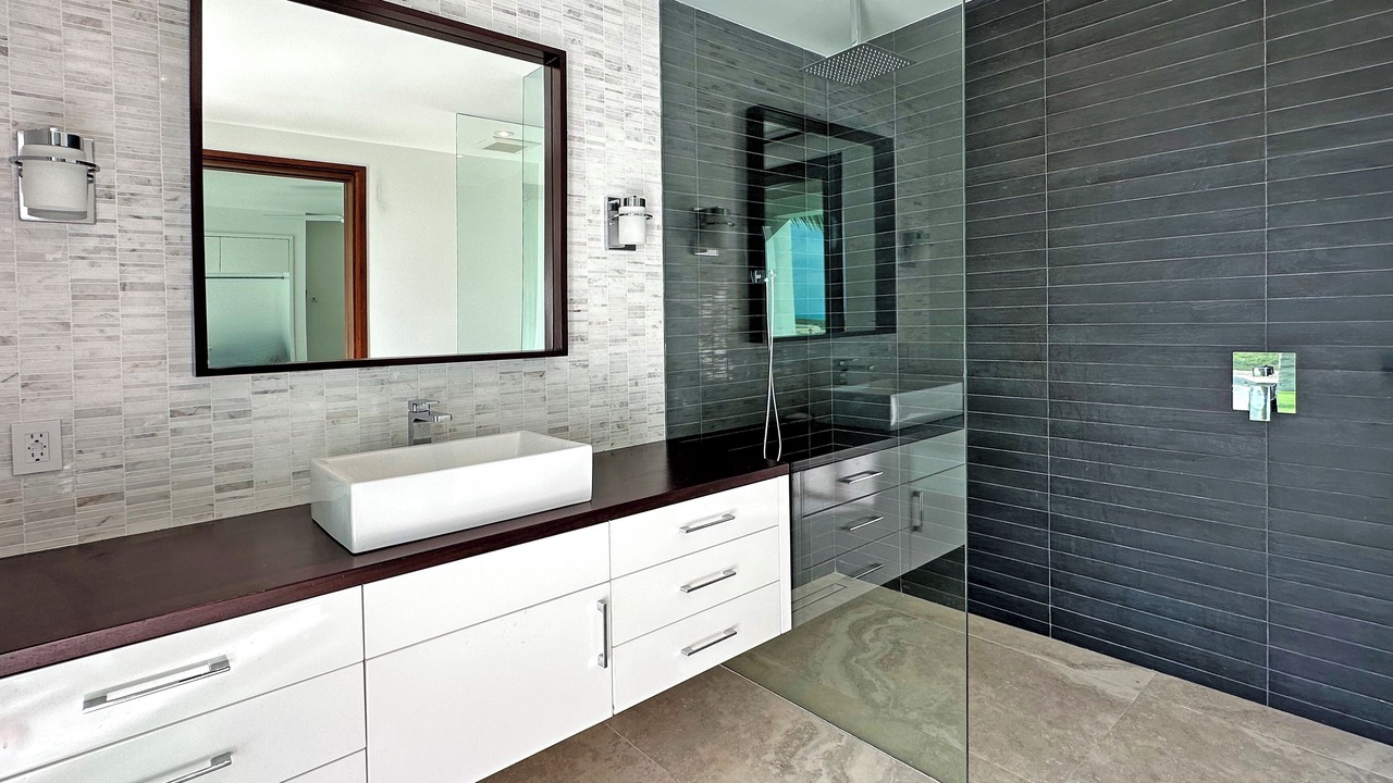 Photo of Bathroom in Long Bay Hills