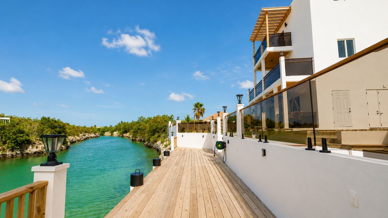 Photo of Patio Balcony in Discovery Bay