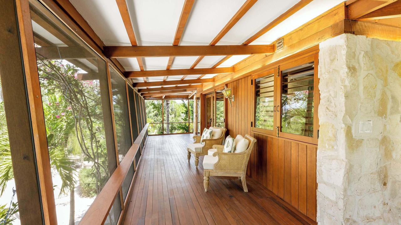 Photo of Patio Balcony in Leeward Settlement