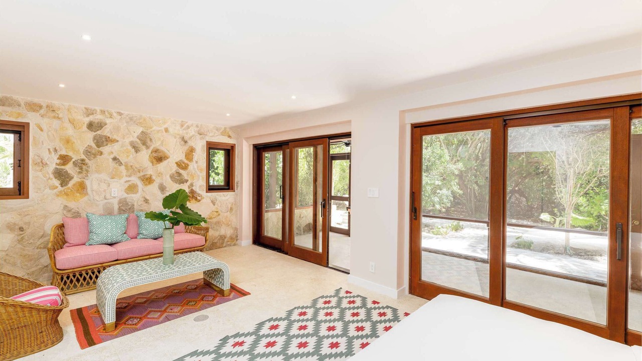 Photo of Bedroom in Leeward Settlement