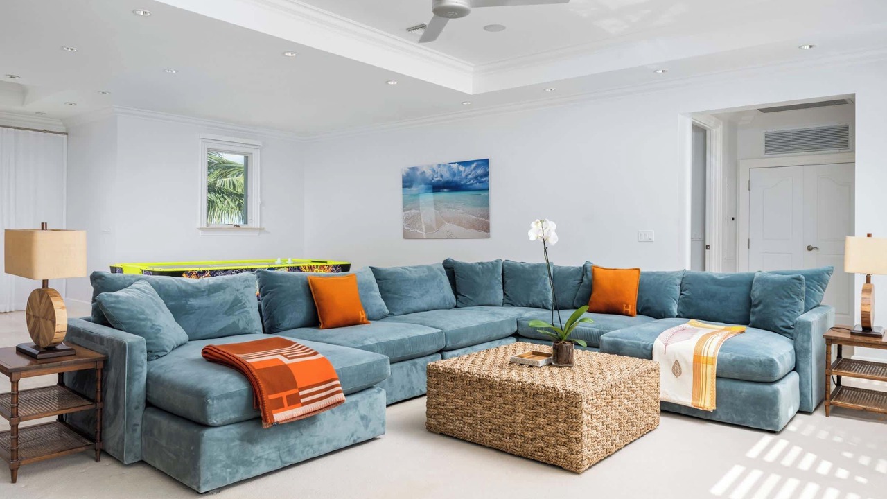 Photo of Livingroom in Long Bay Hills