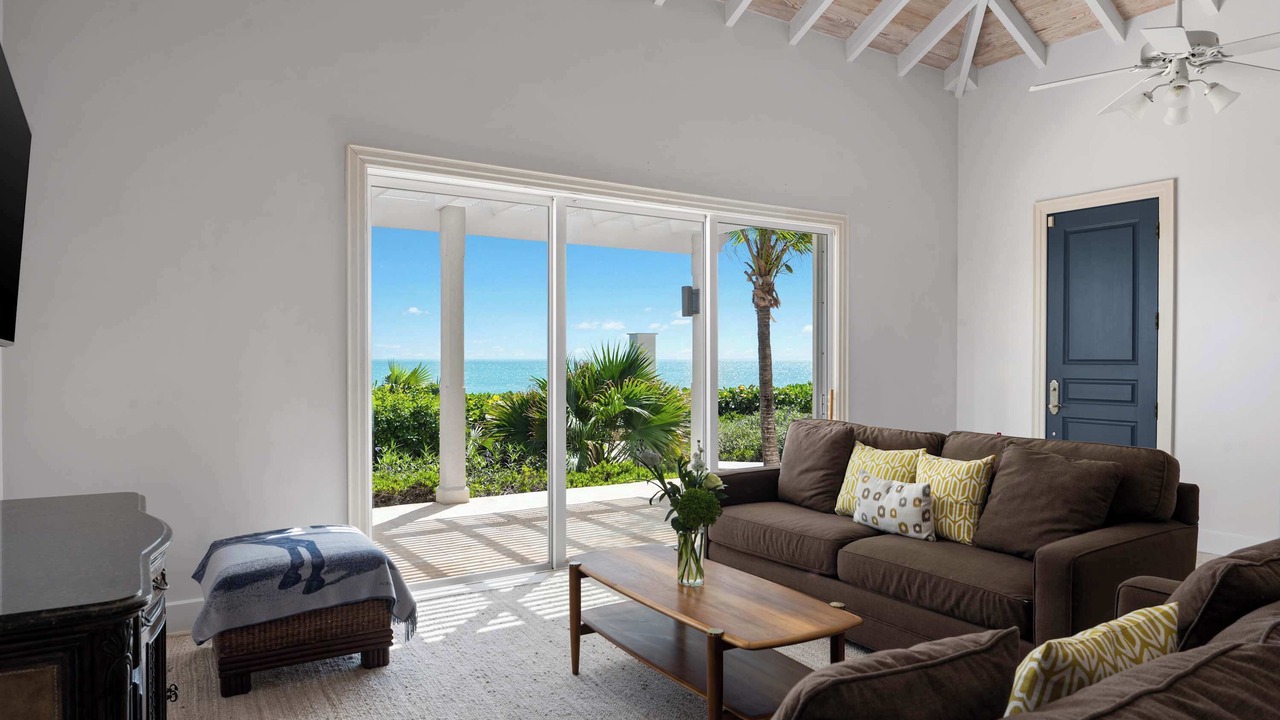 Photo of Livingroom in Long Bay Hills