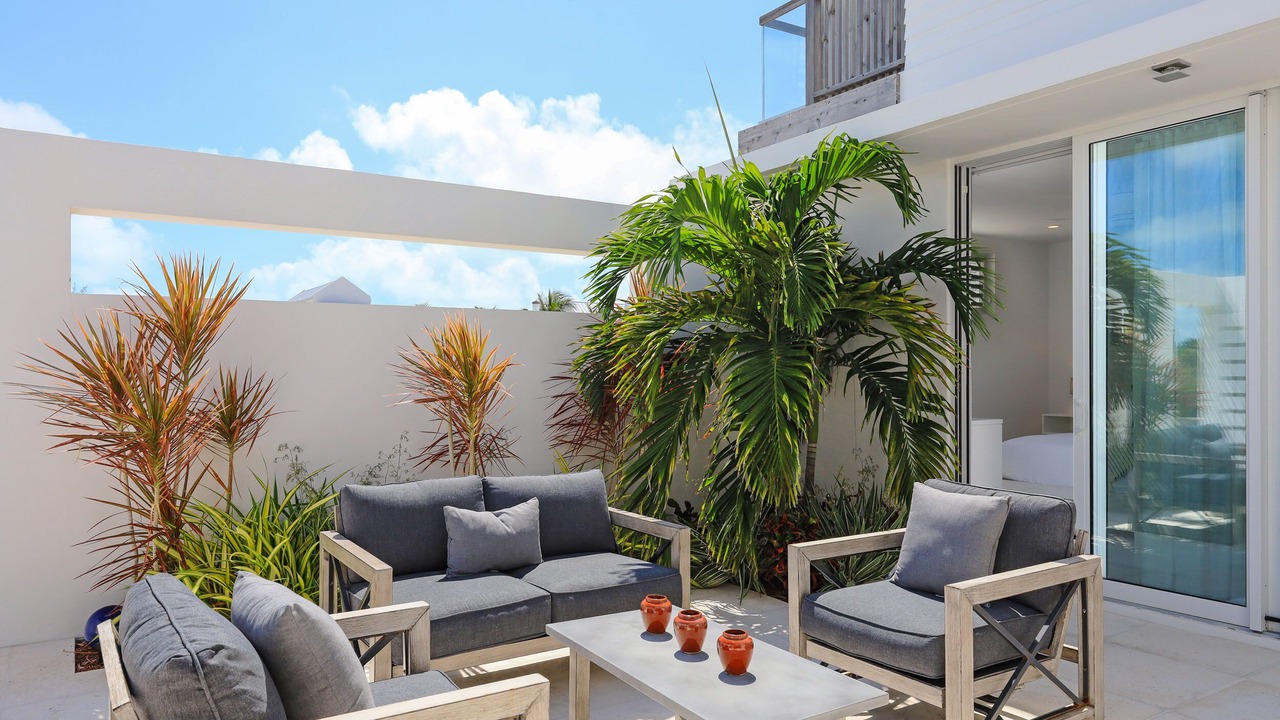 Photo of Patio Balcony in Leeward Settlement