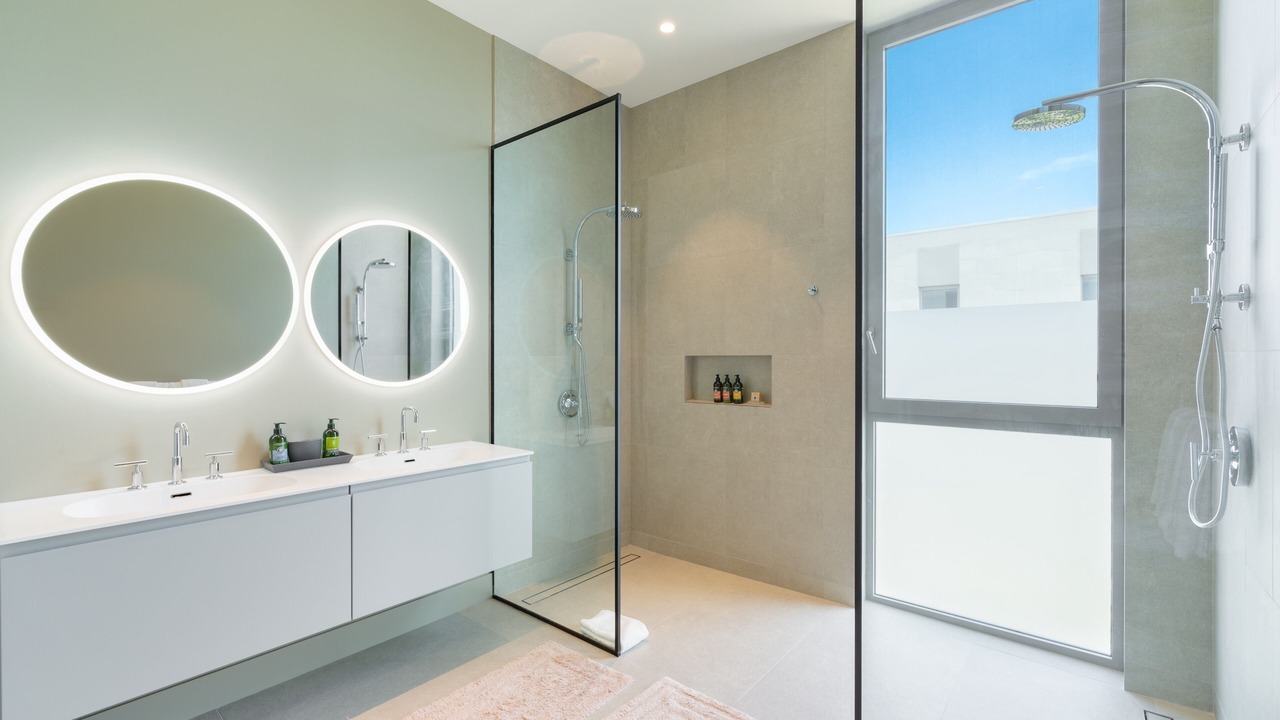 Photo of Bathroom in Long Bay Hills