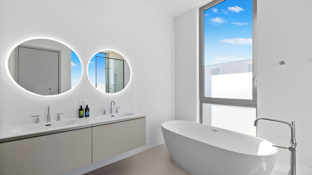 Photo of Bathroom in Long Bay Hills