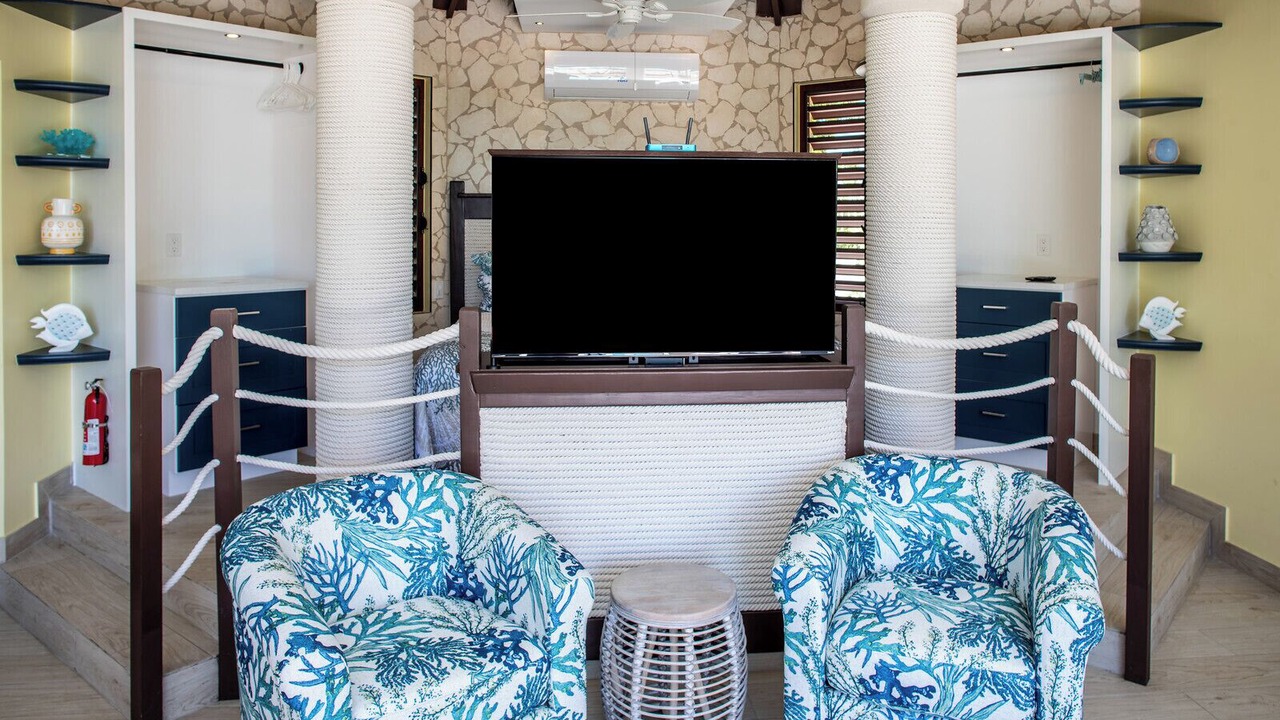 Photo of Livingroom in Leeward Settlement
