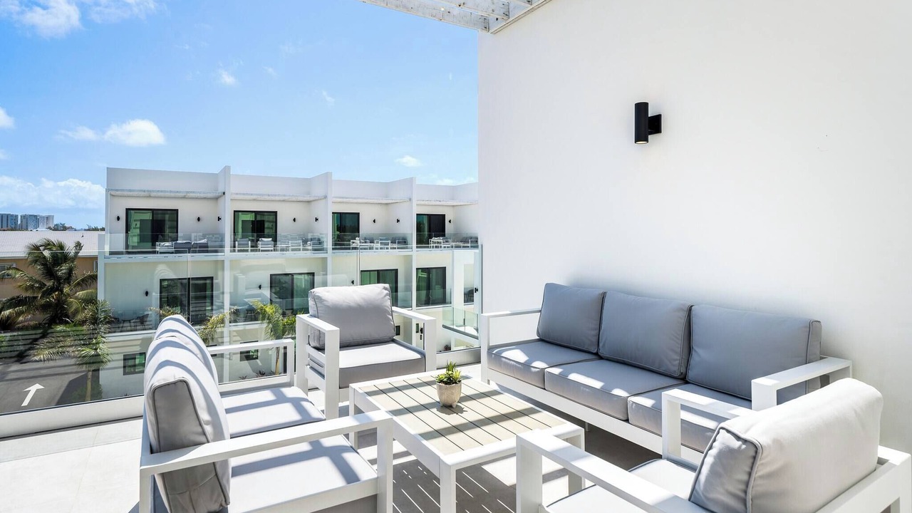 Photo of Patio Balcony in Grace Bay