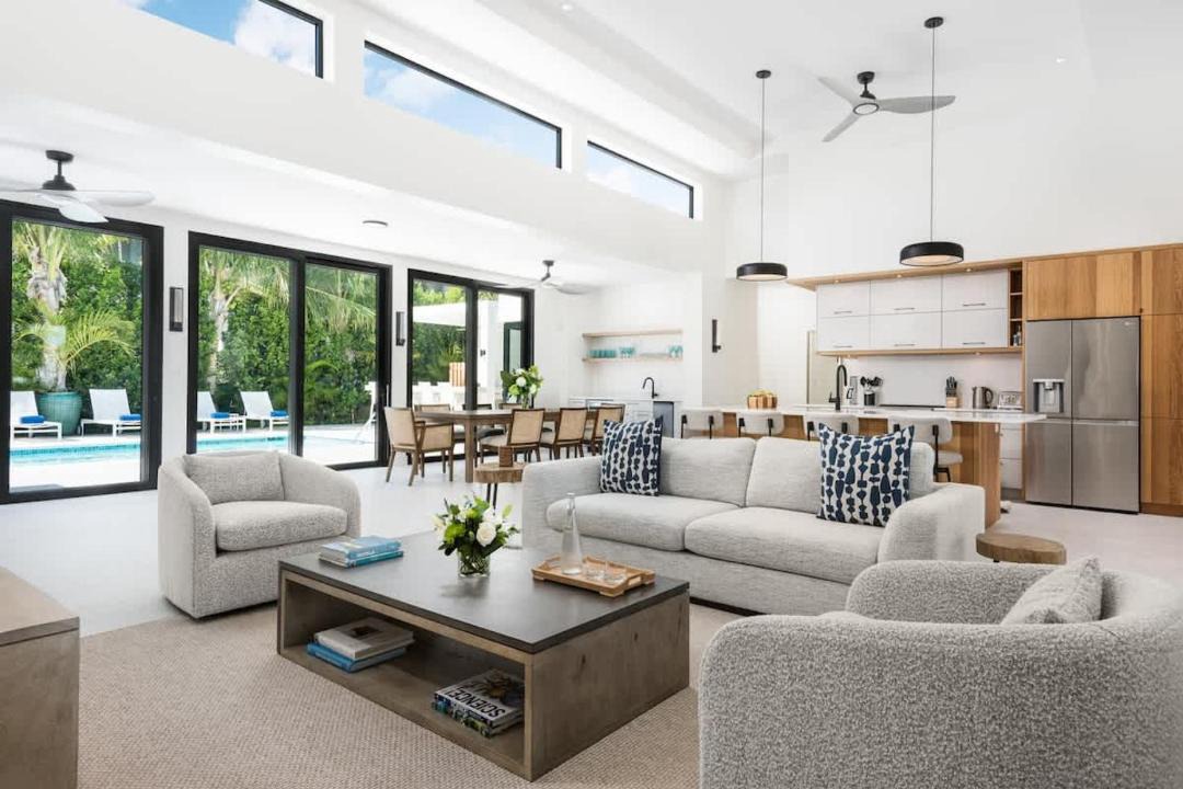 Photo of Livingroom in Leeward Settlement
