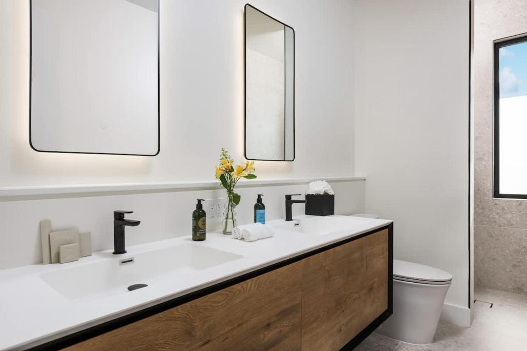 Photo of Bathroom in Leeward Settlement