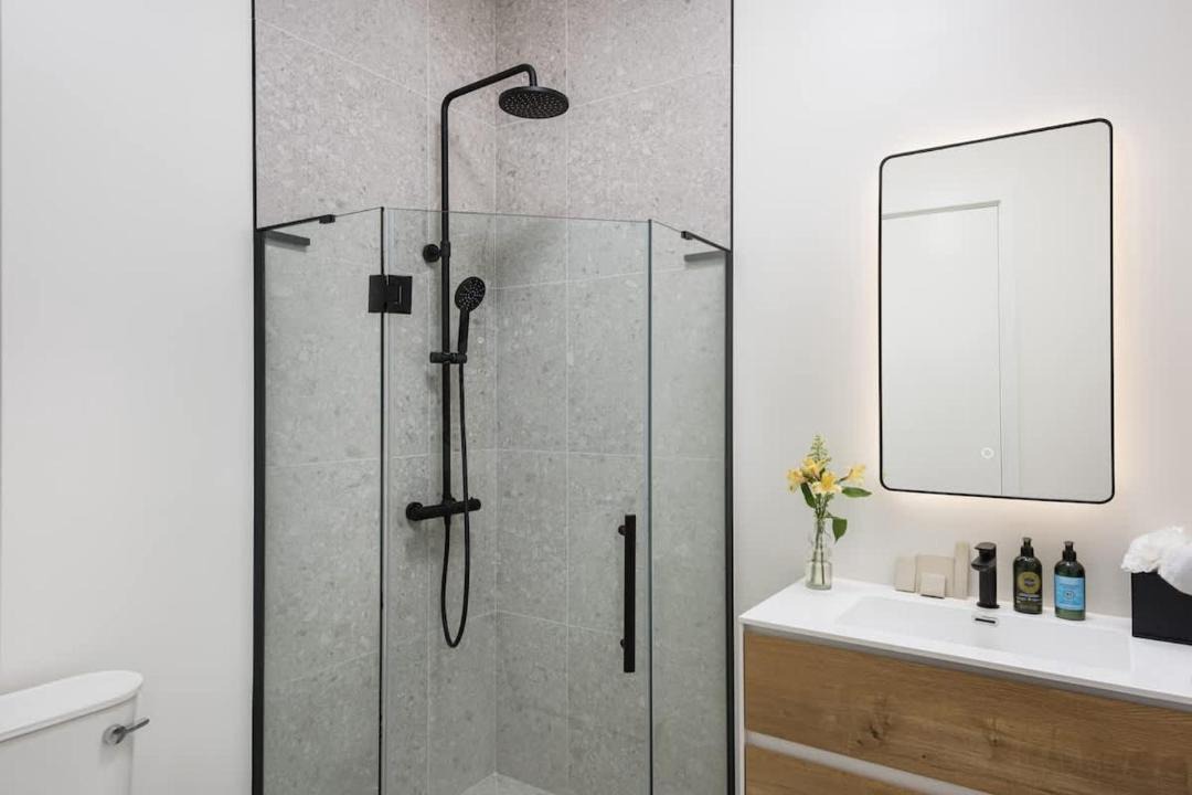 Photo of Bathroom in Leeward Settlement