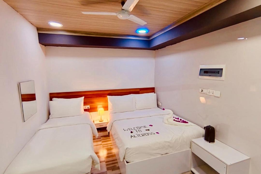 Photo of Bedroom in Omadhoo