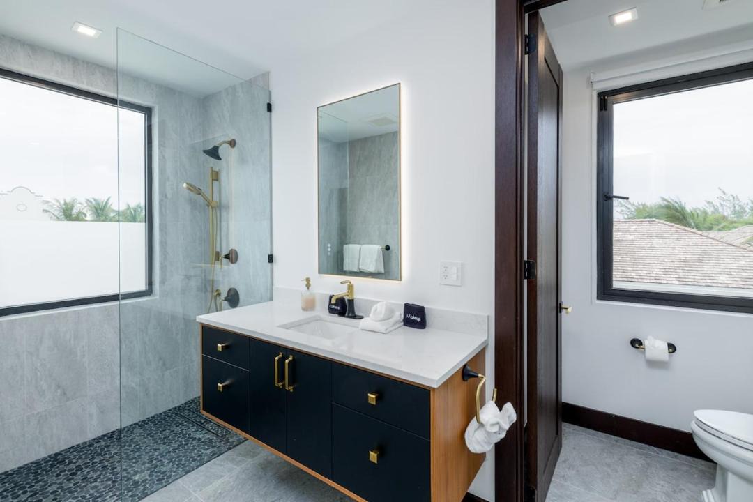 Photo of Bathroom in Leeward Settlement