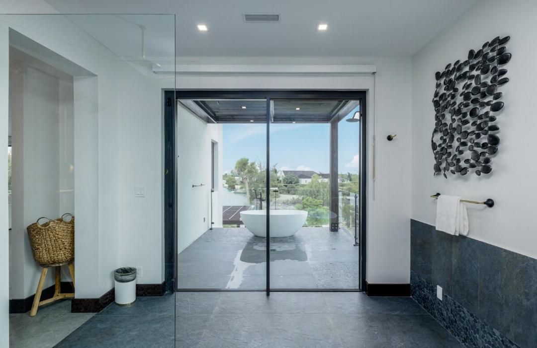 Photo of Bathroom in Leeward Settlement