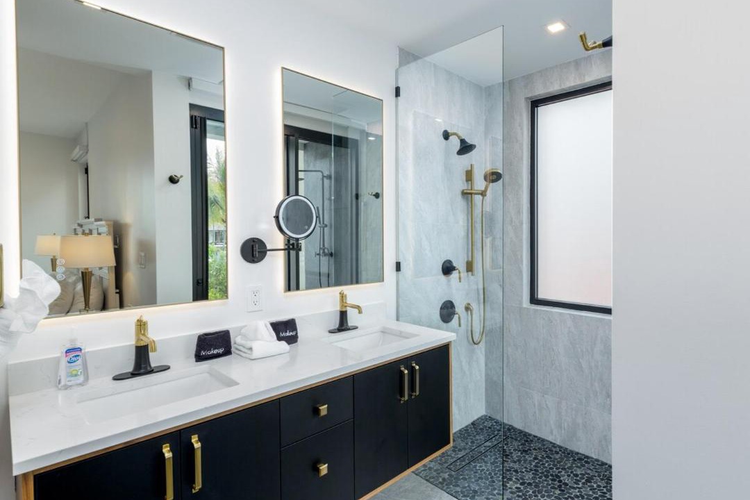 Photo of Bathroom in Leeward Settlement