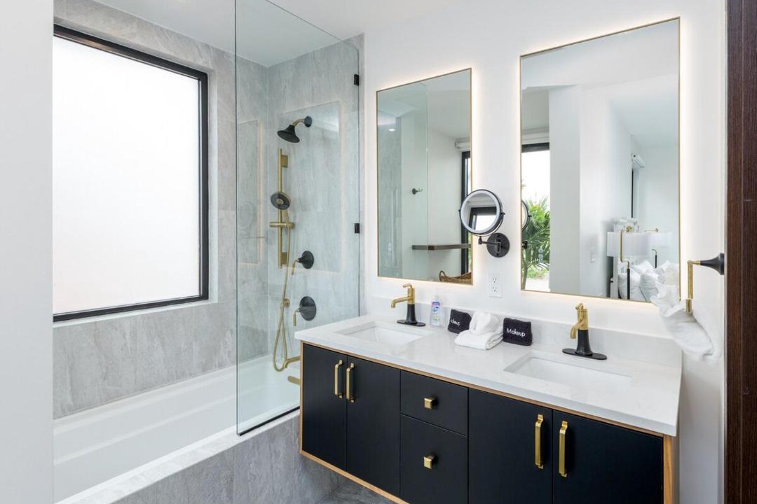 Photo of Bathroom in Leeward Settlement