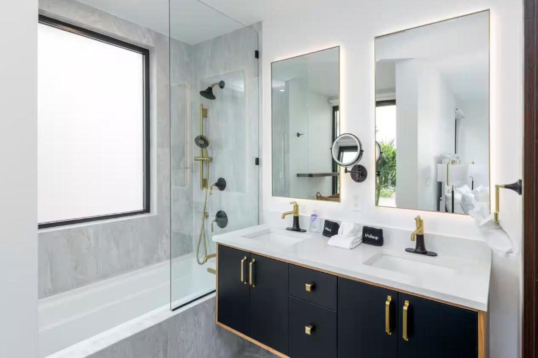 Photo of Bathroom in Leeward Settlement