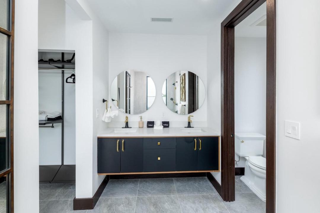 Photo of Bathroom in Leeward Settlement