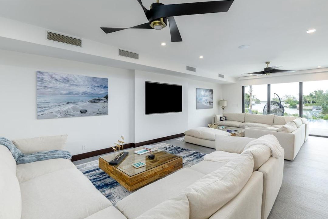 Photo of Livingroom in Leeward Settlement