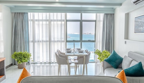 Suite, Partial Ocean View
