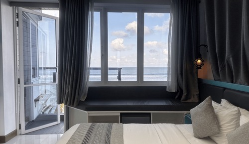 Deluxe Double Room, 1 Queen Bed, Balcony, Beach View