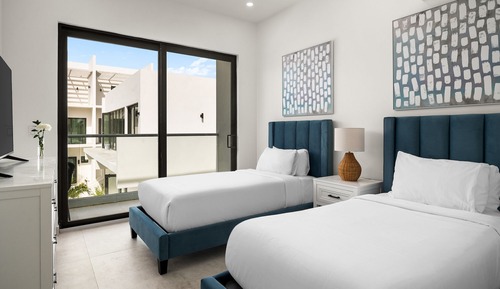 Luxury Townhome, 3 Bedrooms, Pool View