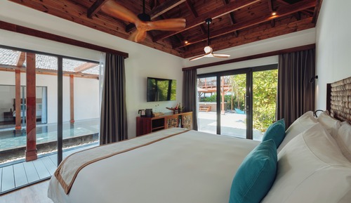 Four Bedroom Beach Pool Residence