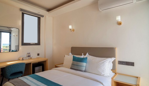 Comfort Double Room, Balcony, Partial Sea View
