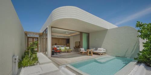 One-Bedroom Sunset Beach Pool Villa King