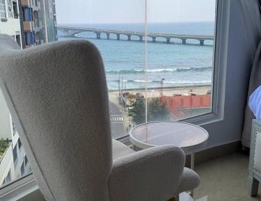 Deluxe Double Room with Side Sea View