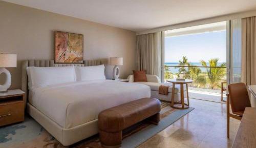 Deluxe King Room with Oceanfront