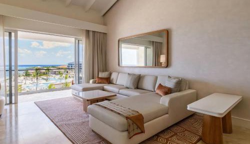 Superior One-Bedroom King Suite with Sofa Bed and Oceanfront