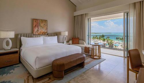Grand Deluxe King Room with Oceanfront - High Floor