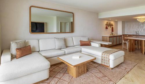 One-Bedroom King Suite with Sofa Bed and Oceanfront