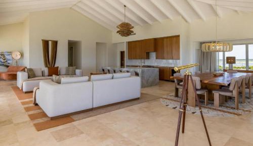 Premier's Penthouse Suite with Oceanfront
