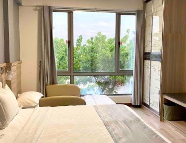 Deluxe Family Room