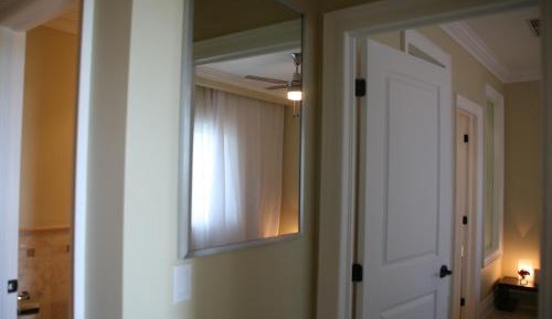 One-Bedroom Queen Suite