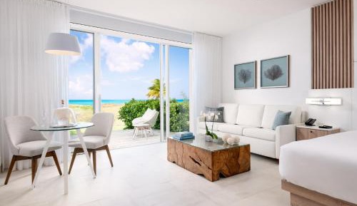 Grand Deluxe Oceanfront Studio
