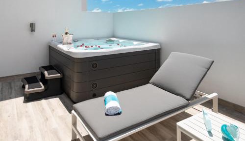 Penthouse Suite with Marina and Ocean View 