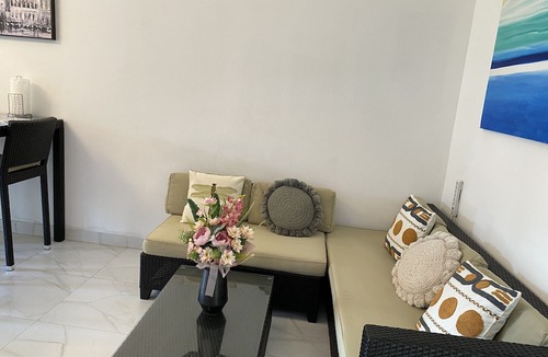 Venetian Road Settlement Apartment | Lovely 2-bedroom Apartment in the Venetian Road