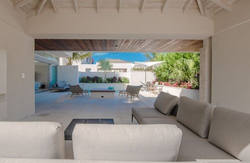 Venetian Road Settlement Villa | Top villa with fantastic views